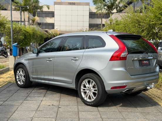 VOLVO-XC60-2016