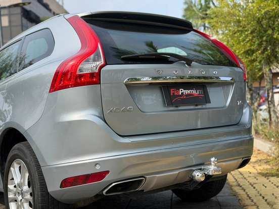 VOLVO-XC60-2016