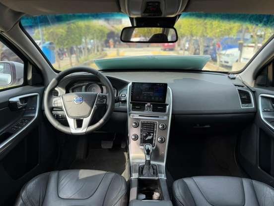 VOLVO-XC60-2016
