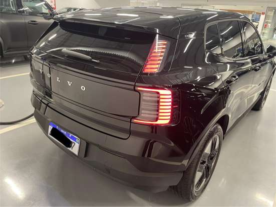 VOLVO-EX30-2024