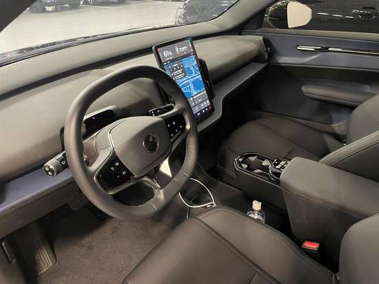 VOLVO-EX30-2024
