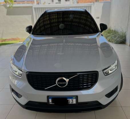 VOLVO-XC40-2020