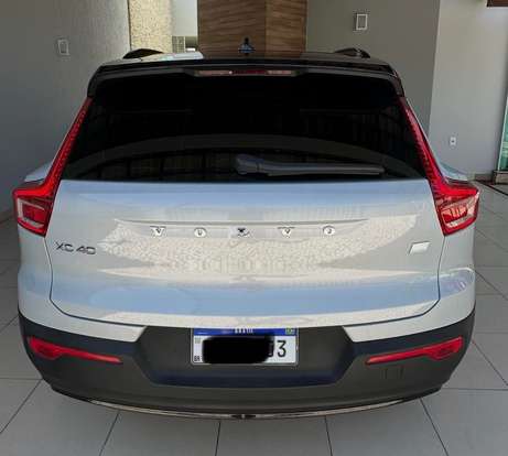 VOLVO-XC40-2020