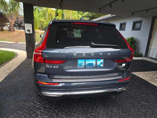 VOLVO-XC60-2023
