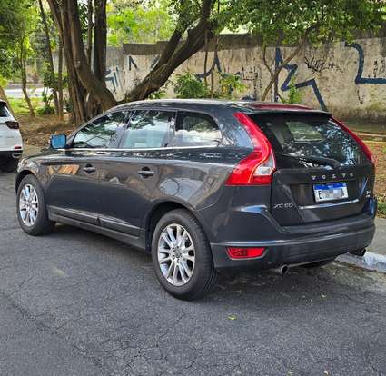VOLVO-XC60-2010