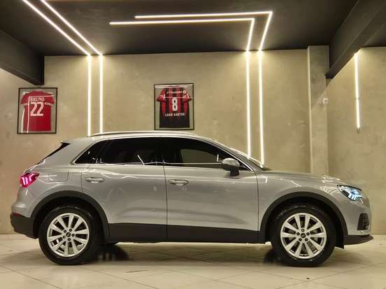 AUDI-Q3-2021