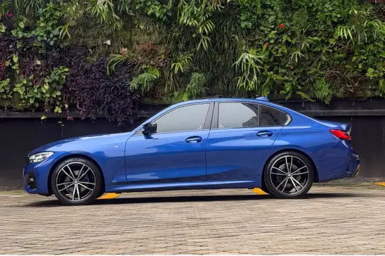 BMW-320i-2021