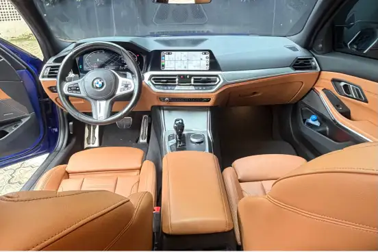 BMW-320i-2021