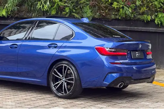 BMW-320i-2021