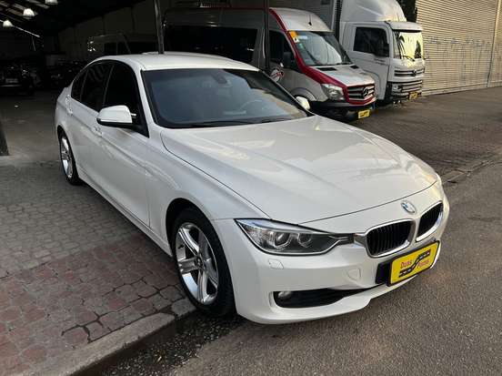 BMW-320i-2015