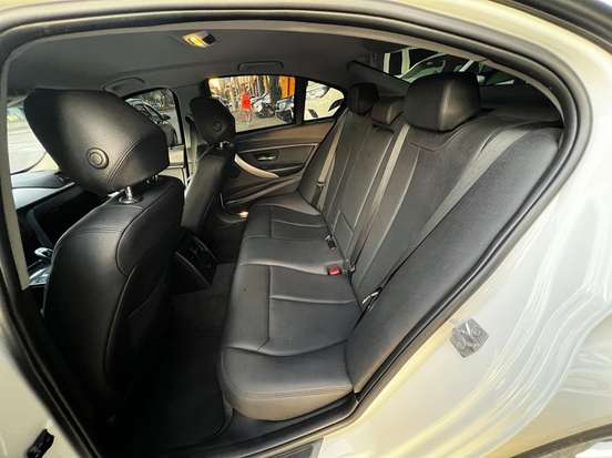 BMW-320i-2015