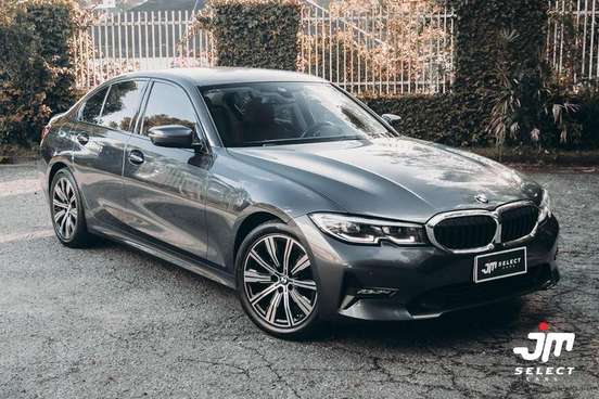 BMW-320i-2022