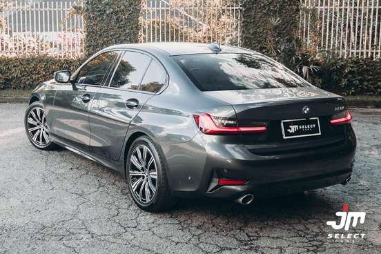 BMW-320i-2022