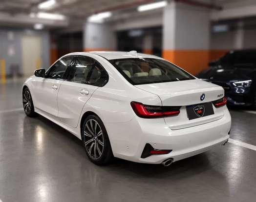 BMW-320i-2021