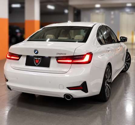 BMW-320i-2021