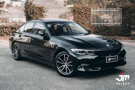BMW-320i-2021