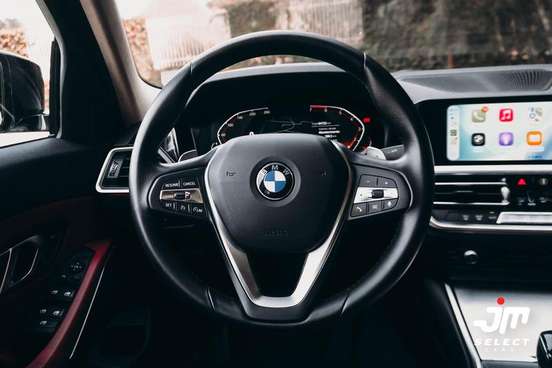 BMW-320i-2021