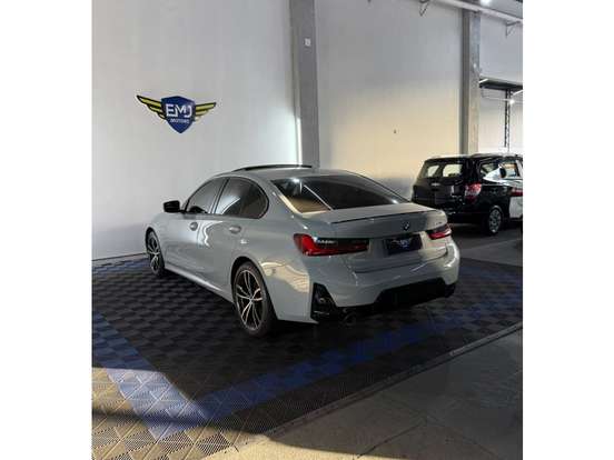 BMW-330e-2023