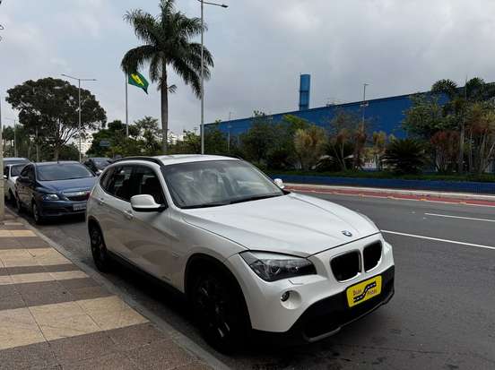 BMW-X1-2011