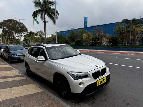 BMW-X1-2011