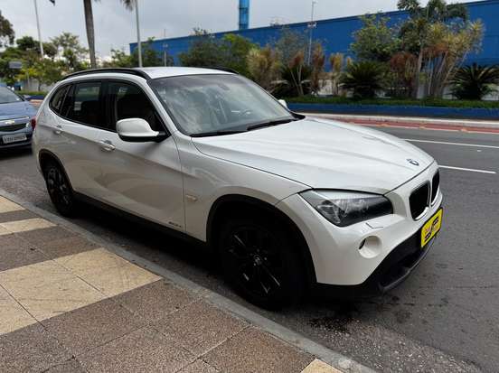 BMW-X1-2011