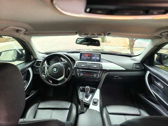 BMW-320i-2015