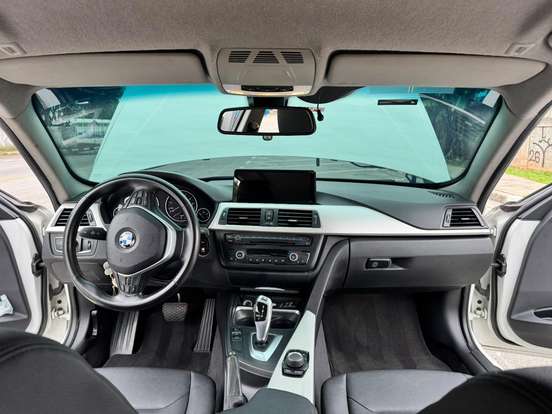 BMW-320i-2013