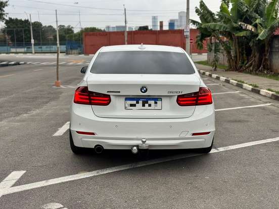 BMW-320i-2013