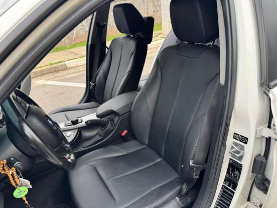 BMW-320i-2013