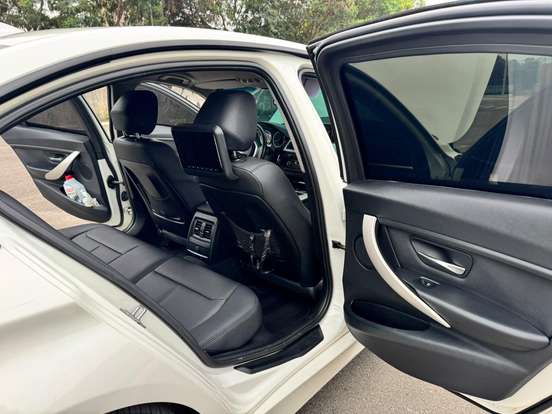 BMW-320i-2013
