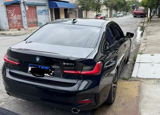 BMW-320i-2022