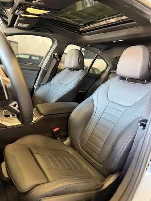 BMW-320i-2025