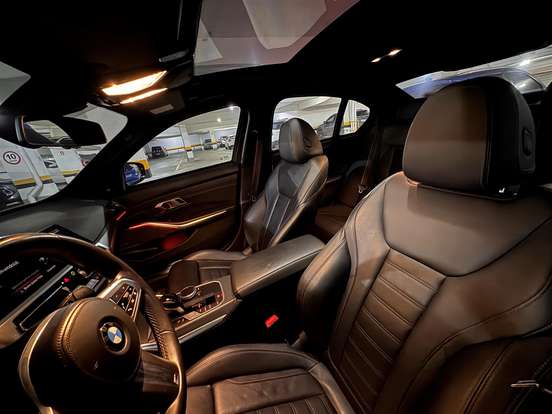 BMW-320i-2021