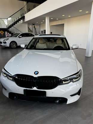 BMW-320i-2020