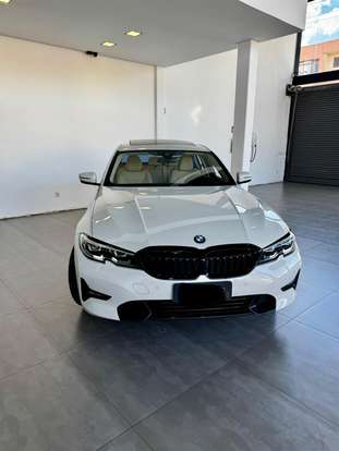 BMW-320i-2020