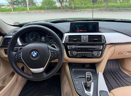 BMW-320i-2018