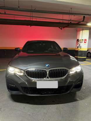 BMW-330e-2022