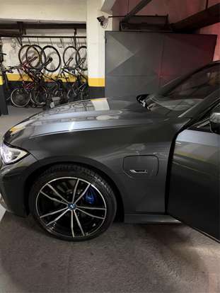 BMW-330e-2022