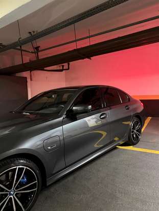 BMW-330e-2022