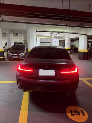 BMW-330e-2022