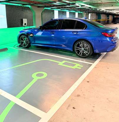 BMW-330e-2022