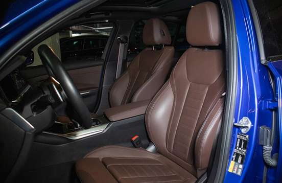 BMW-330e-2022