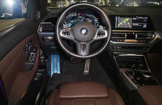 BMW-330e-2022
