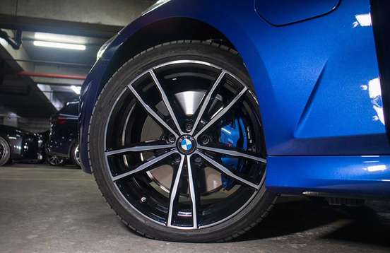 BMW-330e-2022