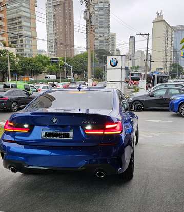 BMW-330e-2022