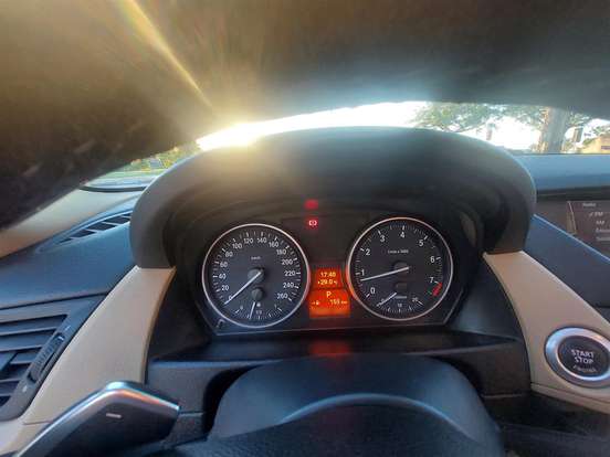 BMW-X1-2011