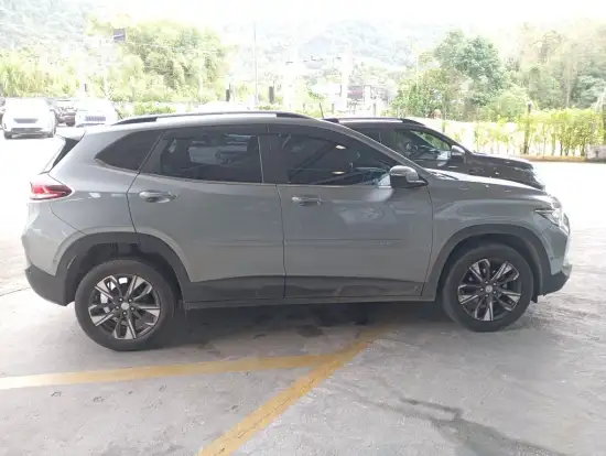 CHEVROLET-TRACKER-2023
