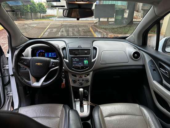 CHEVROLET-TRACKER-2015