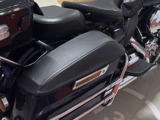 HARLEY-DAVIDSON-ROAD KING POLICE HARLEY-DAVIDSON-ROAD KING POLICE-2015