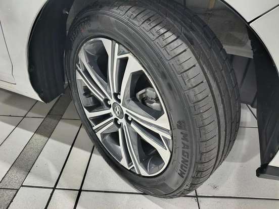 HYUNDAI-HB20S-2023